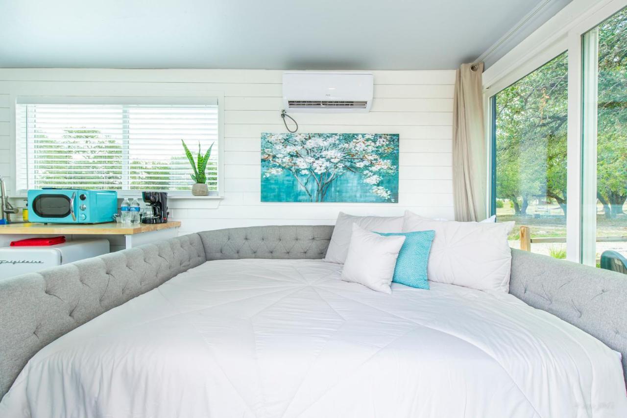 The Container Retreat @ 290 Wine Trail #1 Escape To Hye, Tx Villa Exterior foto