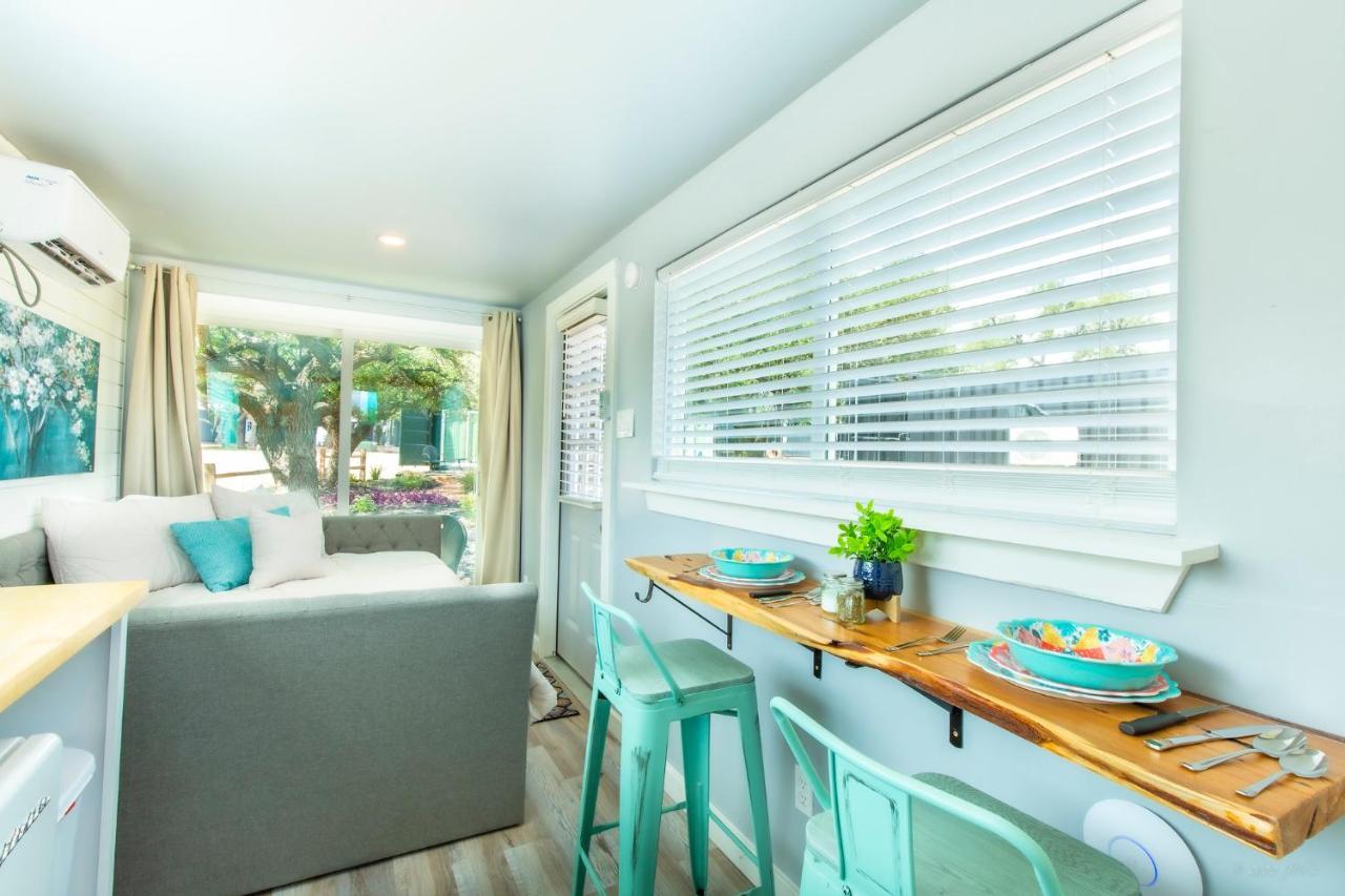 The Container Retreat @ 290 Wine Trail #1 Escape To Hye, Tx Villa Exterior foto